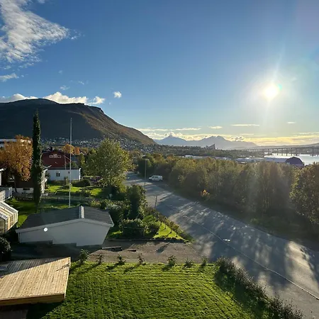 Spacious Cozy Arctic Retreat With Panoramic Veiw