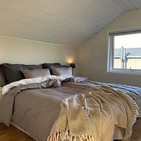 Spacious Cozy Arctic Retreat With Panoramic Veiw