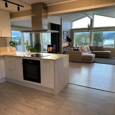 Spacious Cozy Arctic Retreat With Panoramic Veiw Apartamento Tromsdalen