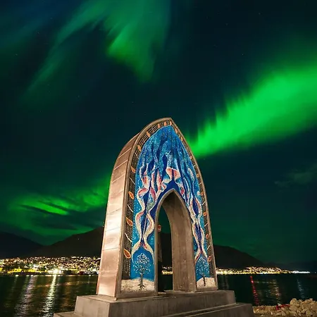 Spacious Cozy Arctic Retreat With Panoramic Veiw Apartamento
