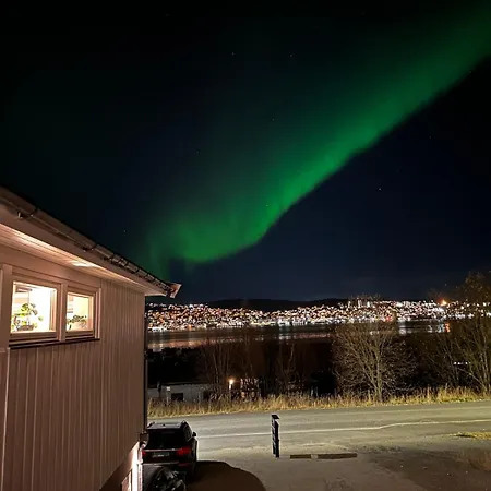Spacious Cozy Arctic Retreat With Panoramic Veiw Apartamento Tromsdalen
