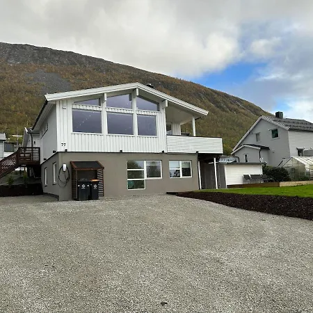 Spacious Cozy Arctic Retreat With Panoramic Veiw * Tromsdalen