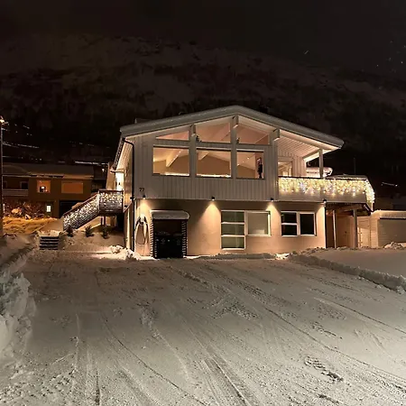 Spacious Cozy Arctic Retreat With Panoramic Veiw Apartamento Tromsdalen