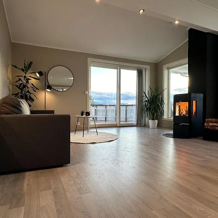 Daire Spacious Cozy Arctic Retreat With Panoramic Veiw Tromsdalen