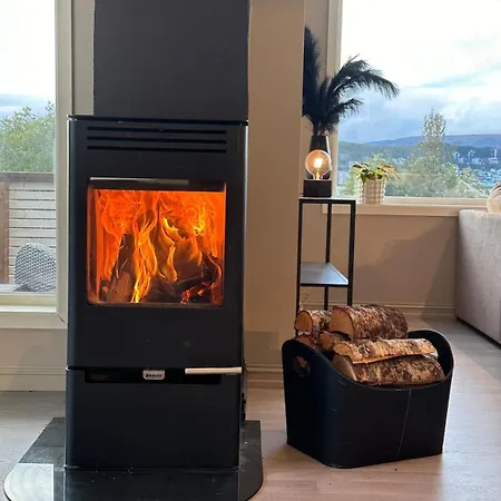 Spacious Cozy Arctic Retreat With Panoramic Veiw Tromsdalen